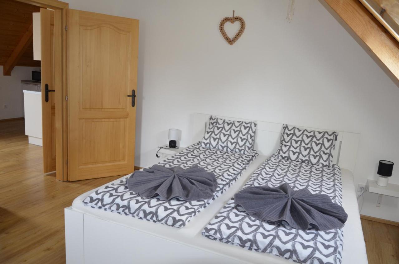 Apartmany U Vlcich Jam Petrovice u Susice Exterior photo